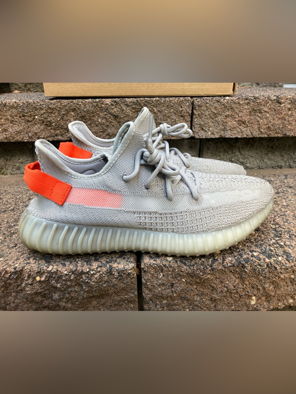 Adidas Yeezy 350 V2  ‘ Tail Light